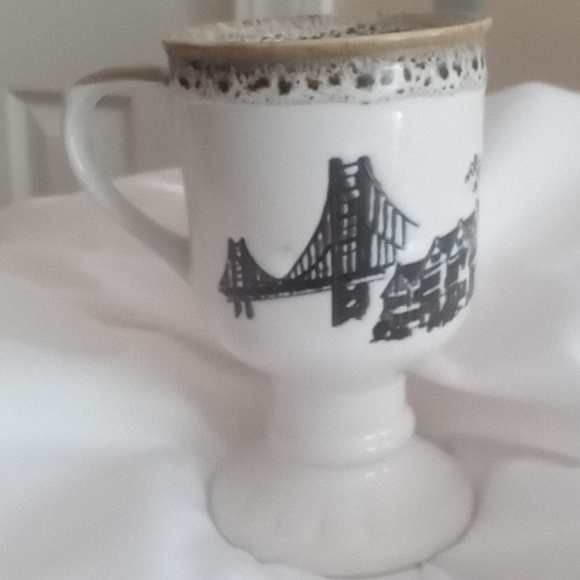 Vintage San Francisco landmark pedestal mug - Picture 3 of 7